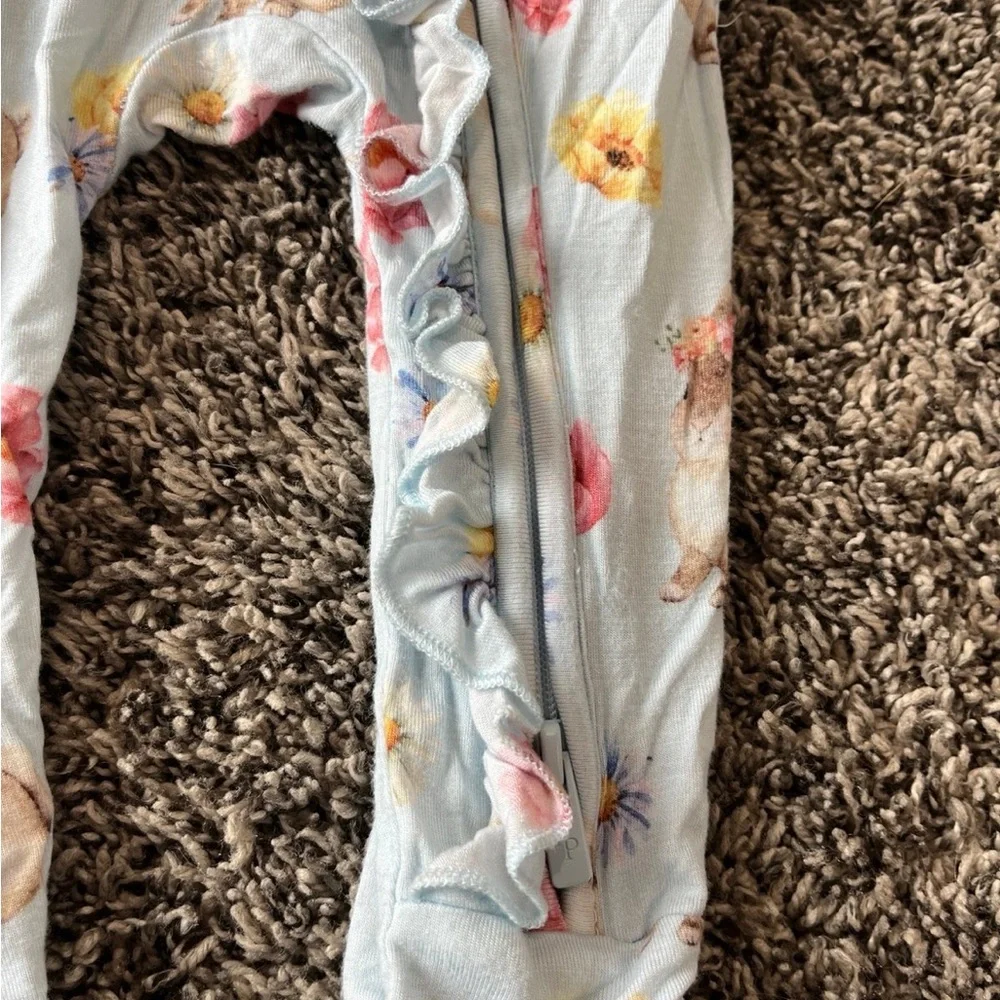 POSH PEANUT Tinsley Jane Bunny Print Ruffled Fitted Footie Pajamas Girls 0-3 MO